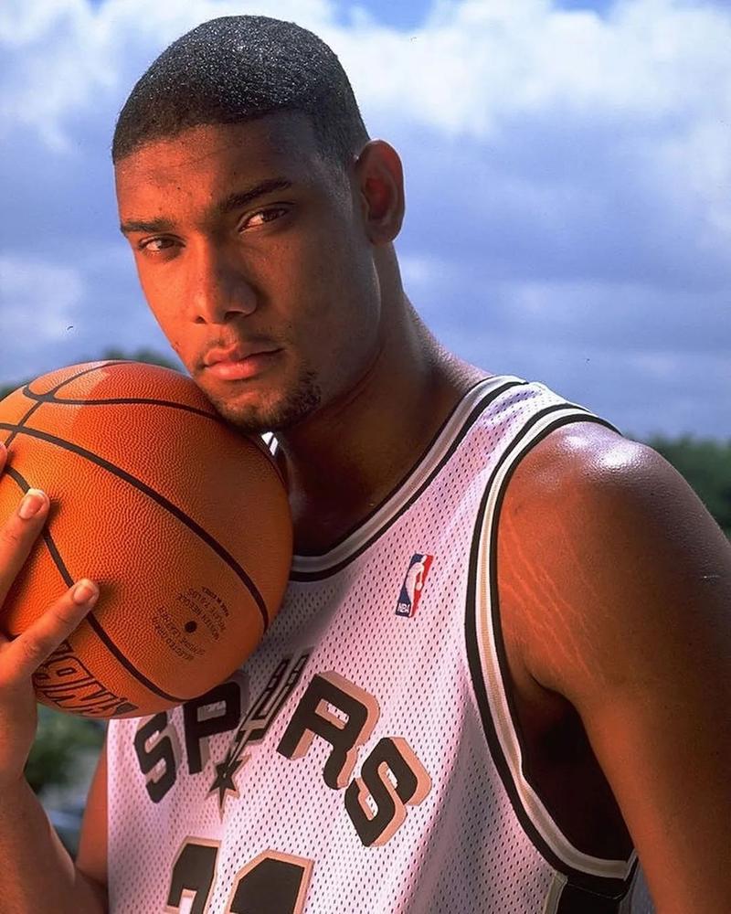 阿圭罗：阿根廷能赢2026世界杯；梅西是巴萨队史最重要的球员（阿圭罗：看好阿根廷夺得2026年世界杯，梅西是巴萨史上最重要的球员）