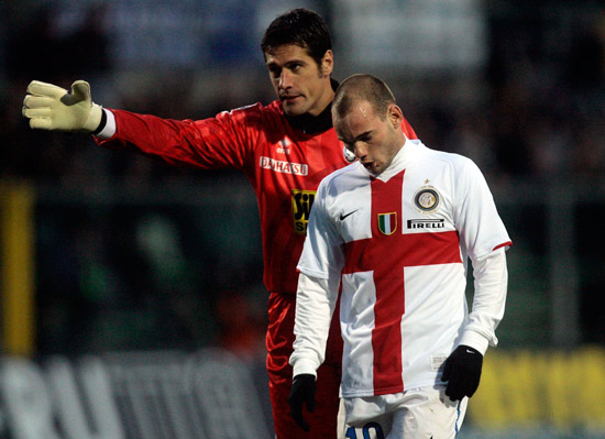 得分机器！里夫斯狂砍44+11大号两双，湖人力克猛龙（里夫斯火力全开轰下44分11助攻，湖人击退猛龙）