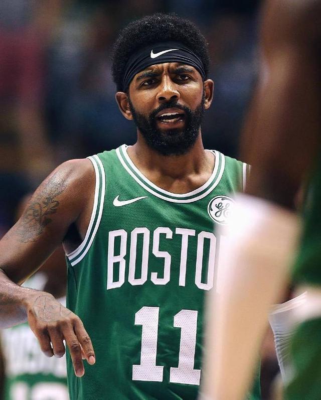 小法：我吃着爆米花看阿森纳vs拜仁，这场比赛能学到很多东西（小法：一边吃爆米花看阿森纳对阵拜仁，这场球能学到不少）