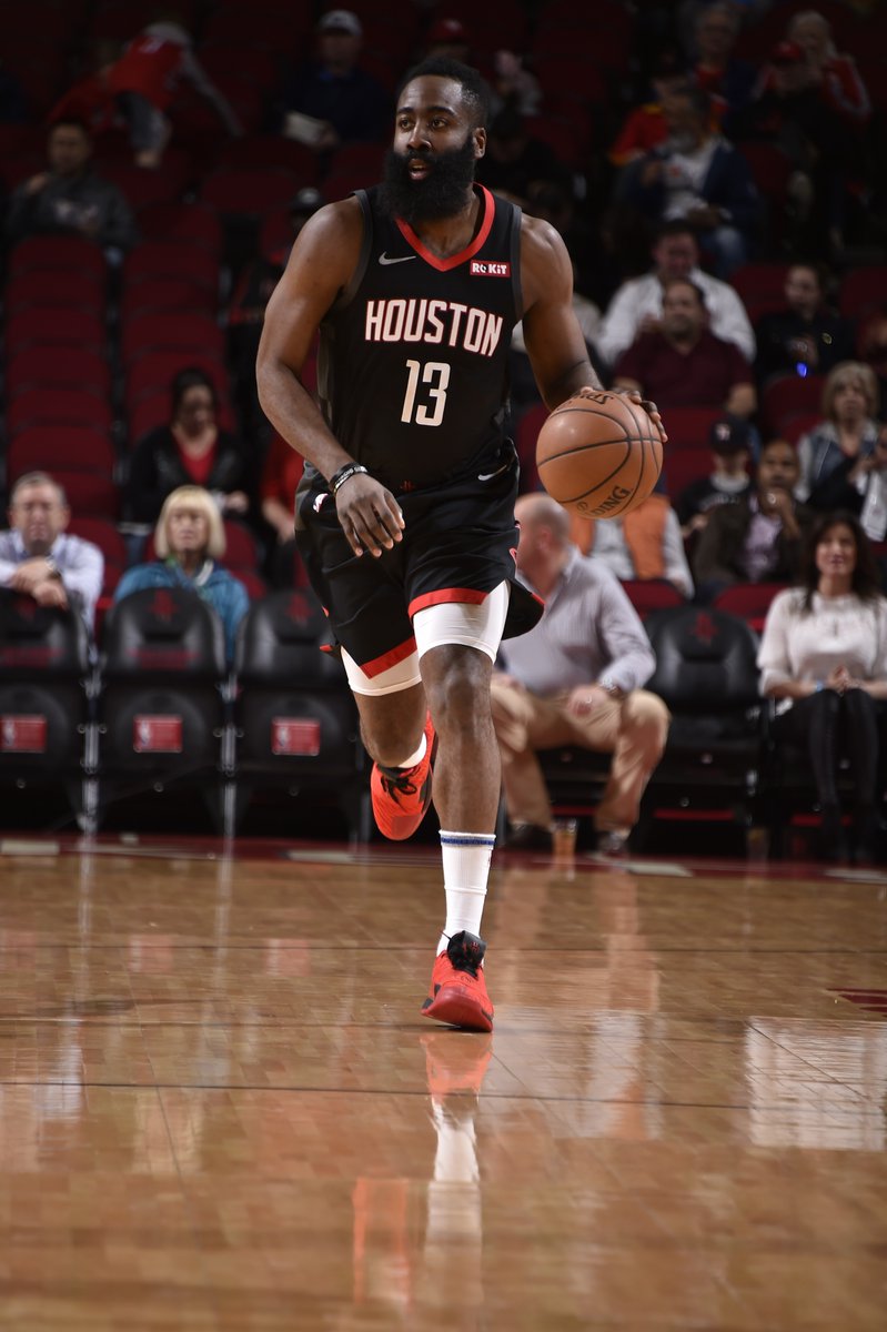 施洛特贝克：吉拉西最近过得确实不容易，但教练一直信任他（施洛特贝克：虽吉拉西近来不顺，主帅对其信任未曾动摇）