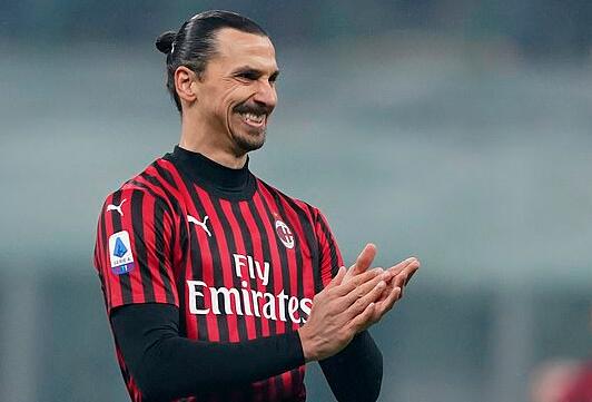 库普梅纳斯：我们想拿意杯冠军，但接下来要专注踢那不勒斯（库普梅纳斯：剑指意杯冠军，眼下先全力迎战那不勒斯）