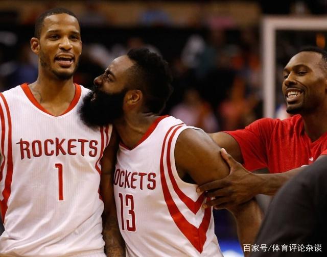 三连冠！上海海港加冕2025赛季中超冠军，摘下队史中超第四星（2025中超封王！上海海港成就三连冠，队史第四星点亮徽章）