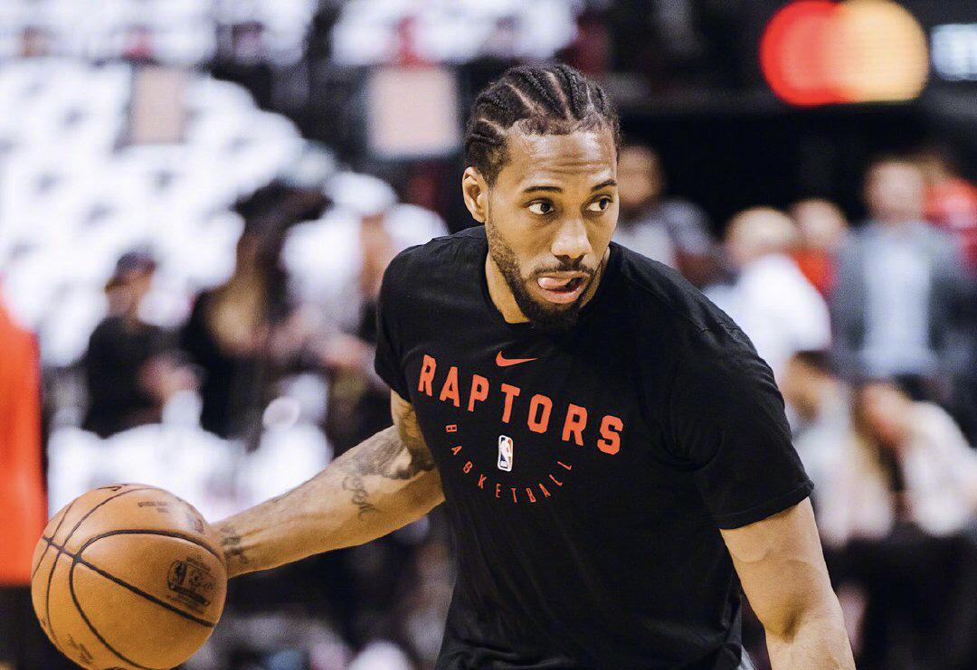 掘金约基奇豪取三双助球队连胜（约基奇砍三双率掘金继续连胜）