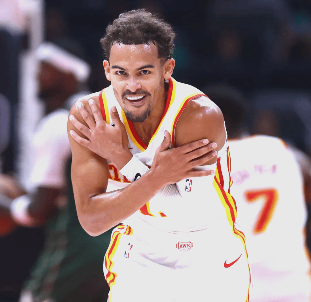 那不勒斯官方：洛博特卡在意杯赛前热身时左腿后胫肌拉伤（那不勒斯官方消息：意杯赛前热身时，洛博特卡左腿后胫肌拉伤）