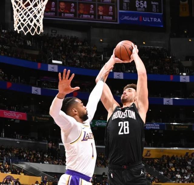 经历车祸事件后首次出场，何塞普：对未来挑战有更清晰的认识（车祸后首次亮相，何塞普：对未来挑战有了更清晰的认知）