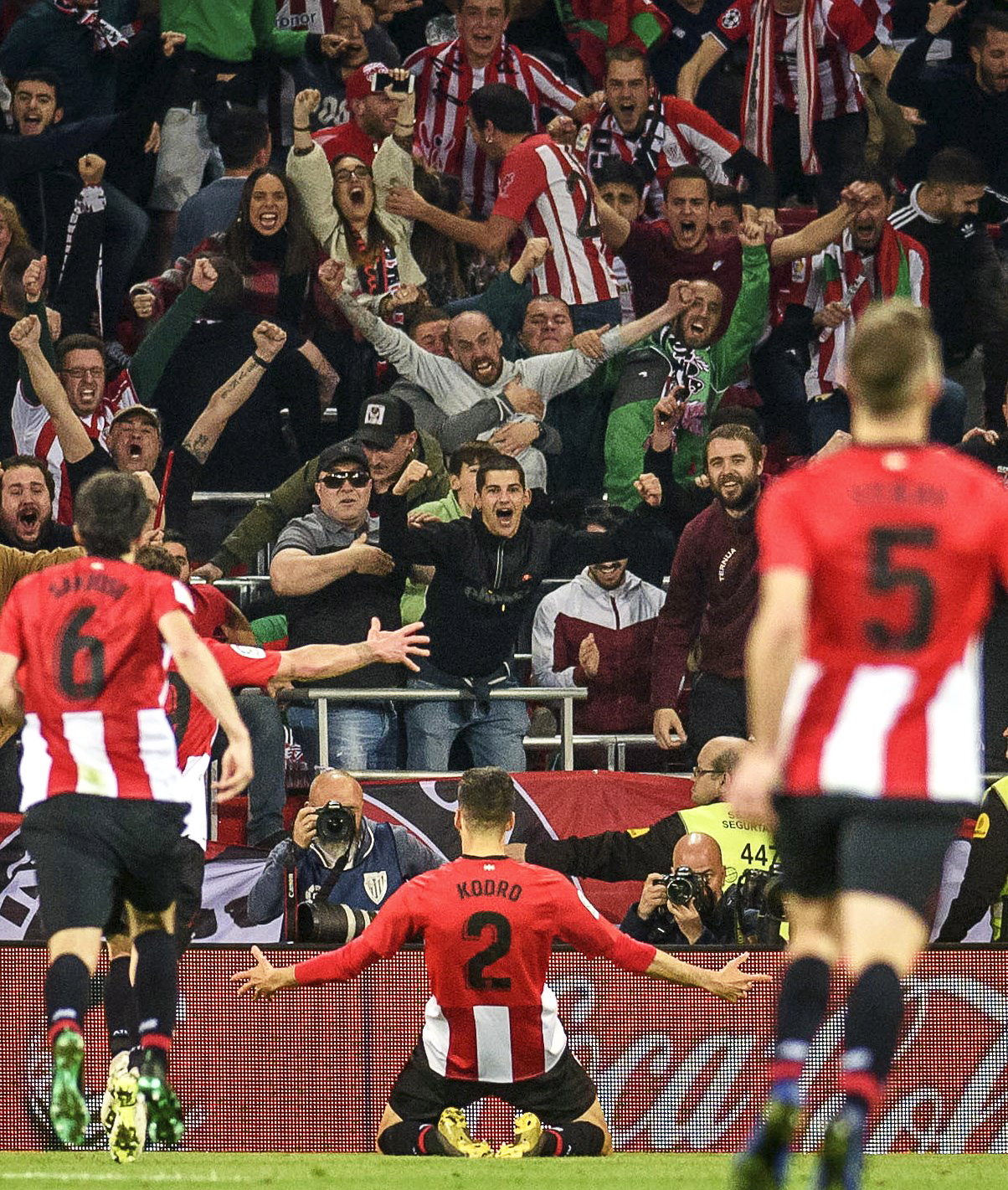 篮球场上最伤人的五个动作（篮球场上五个最易致伤的动作）