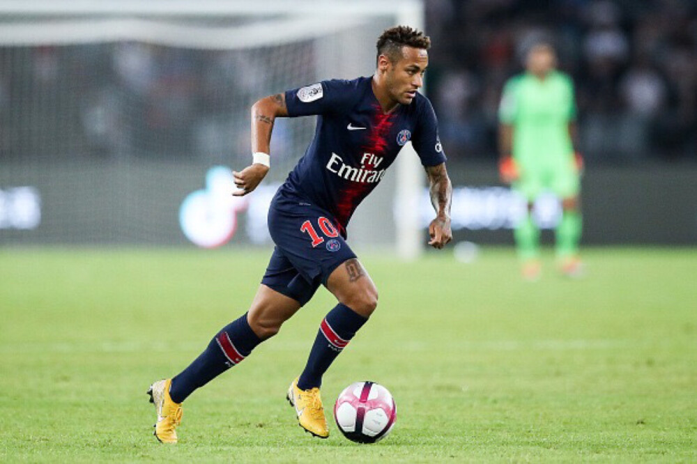 港媒：虽无缘亚洲杯，但港足总依旧为港队发放了100万奖金（港媒：无缘亚洲杯，香港足总仍为港队派发100万奖金）