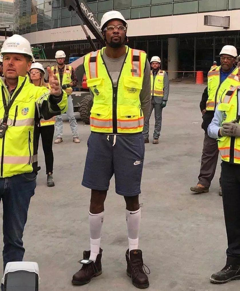 曼纳：不着急续约安古伊萨；丁丁手术成功；卢卡库几周内归队（曼纳：安古伊萨续约不着急；德布劳内手术顺利；卢卡库数周内回归）