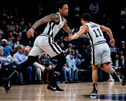 世界杯会只带一个中锋吗？图赫尔：有可能，但我不认为会发生（世界杯只带一名中锋？图赫尔：有可能，但我认为不太会）