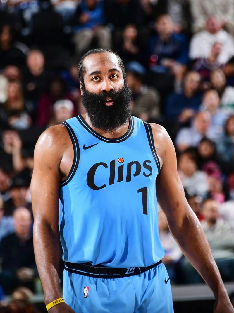 在更衣室丢失价值32万欧的财物，科贝：土耳其队已找回失物（科贝：土耳其队更衣室遗失32万欧财物，已全部找回）