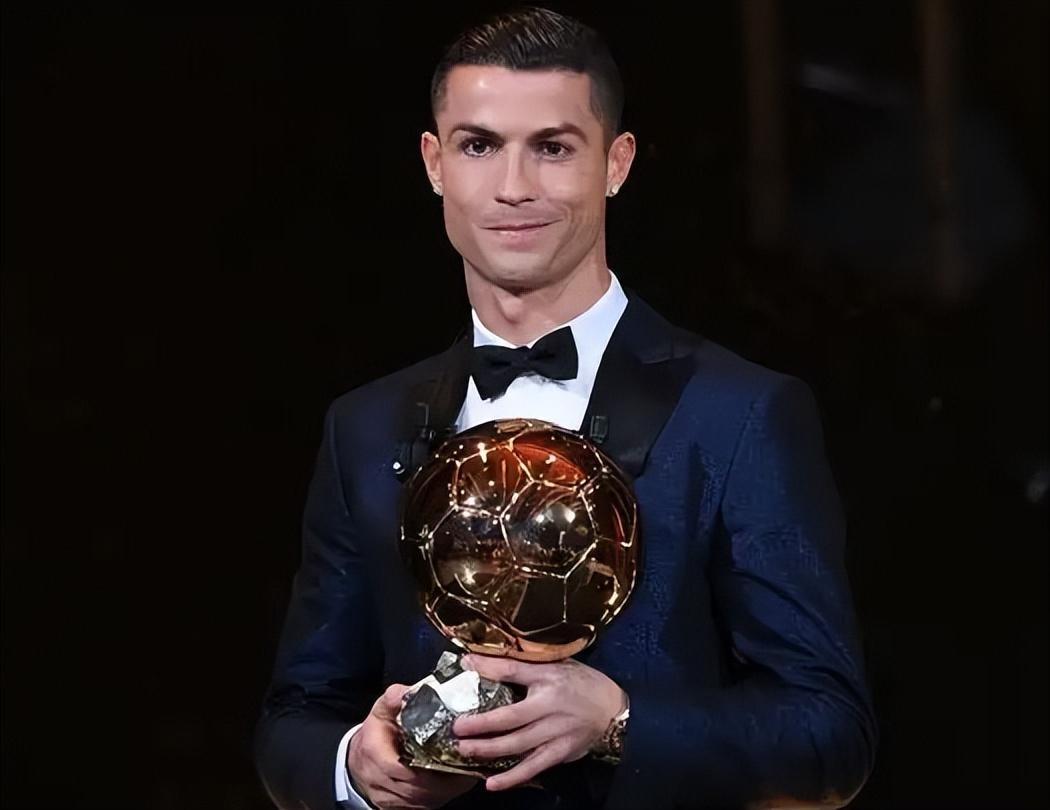 剑南春丨拜仁2-2柏林联，凯恩头球绝平+送礼，迪亚斯零度角（剑南春丨拜仁2-2柏林联：凯恩头槌压哨扳平亦有失误，迪亚斯零角度破门）